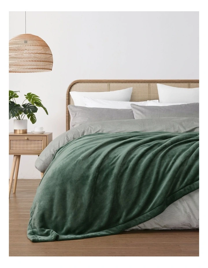 Fleece And Sherpa Reverse Blanket Single/Double/King in Leaf