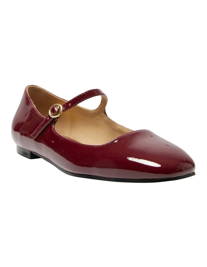 Tottie Flat Shoes in Wine Patent