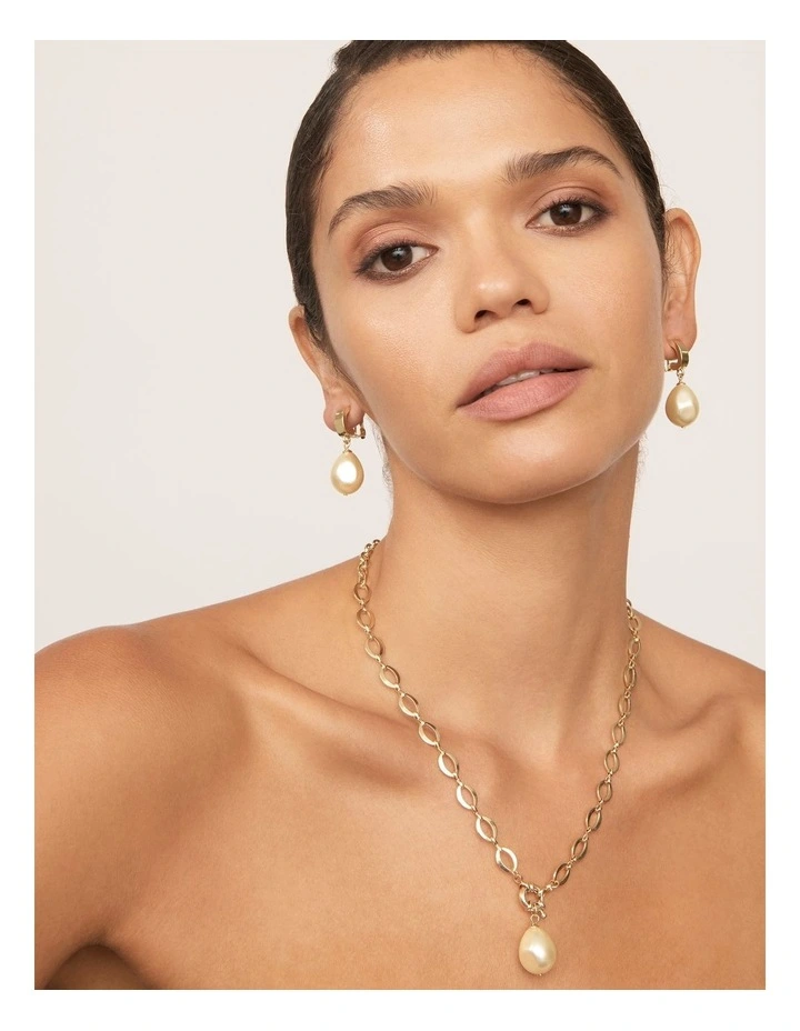 Oval Link Pearl Drop Necklace in Gold