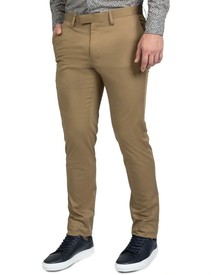 Modern Fit Helm Taupe Chino FJF975