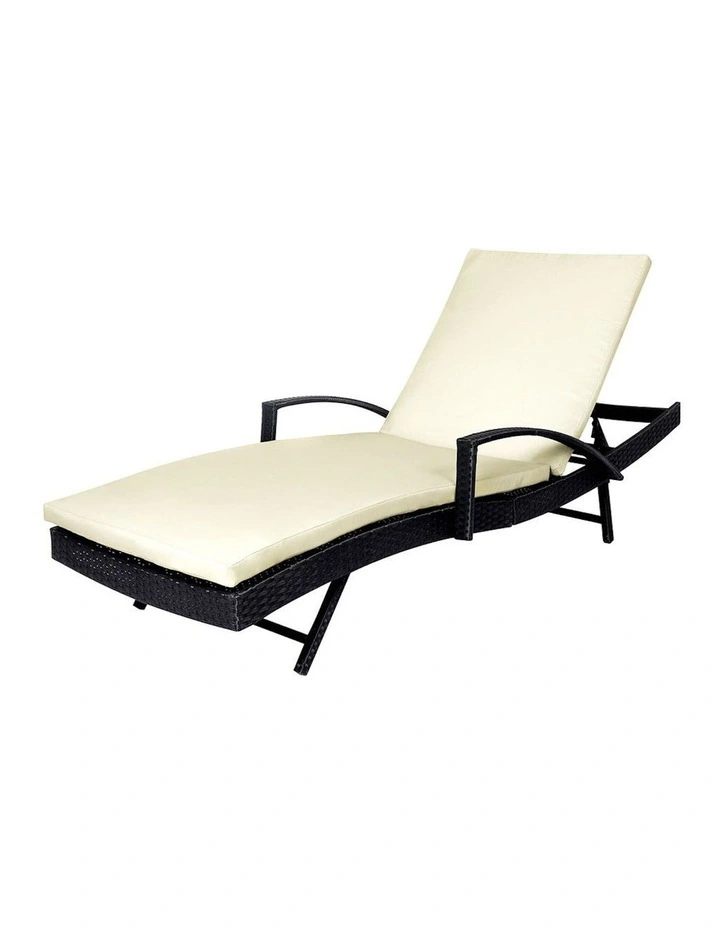 Outdoor Sun Wicker Lounge in Beige