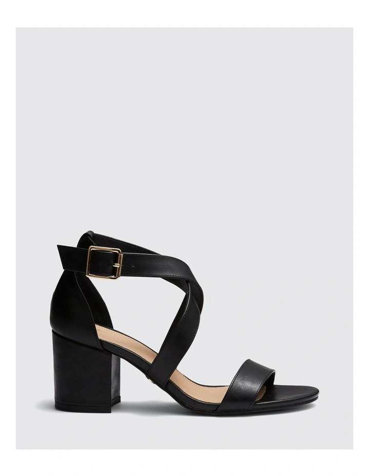 Universal Heels in Black