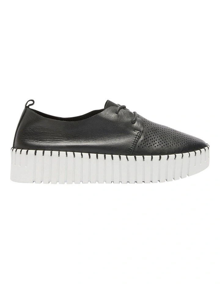 Central Sneakers in Black Leather