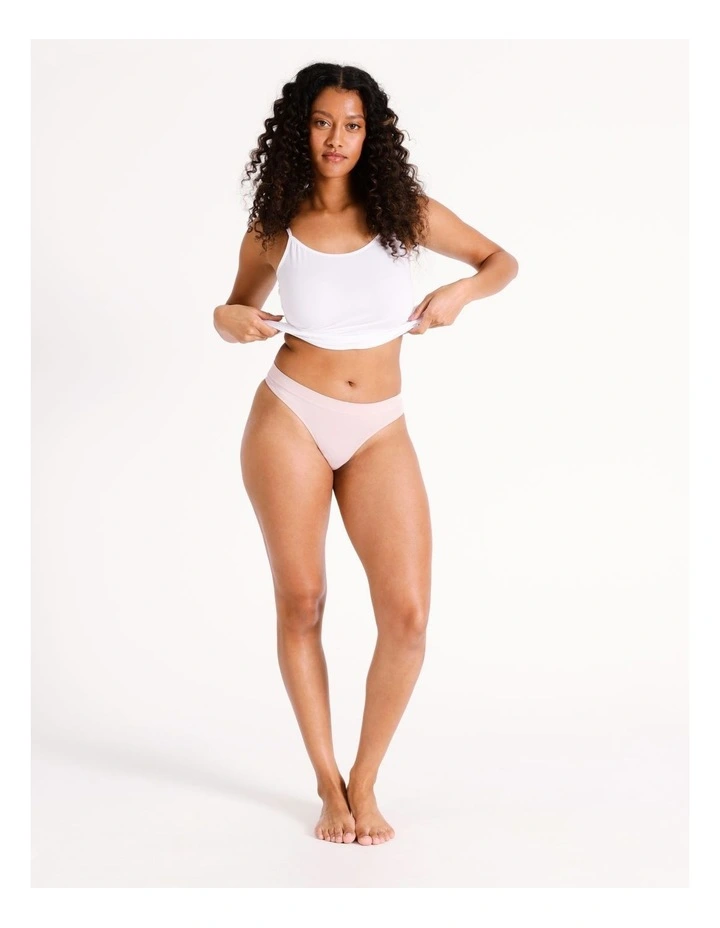 Seamfree G-string in Beige