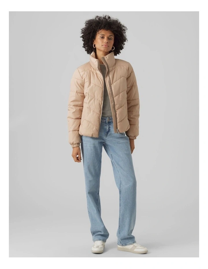 Liga Cropped Puffer Jacket in Nomad