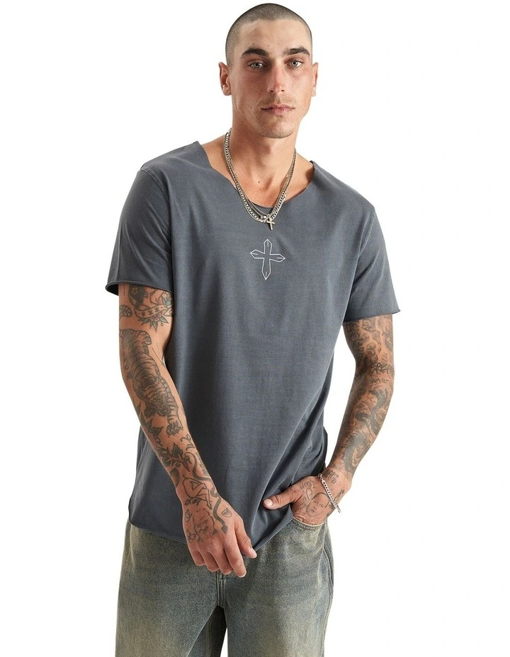Brushton Dual Curved Raw Tee in Pigment Asphalt