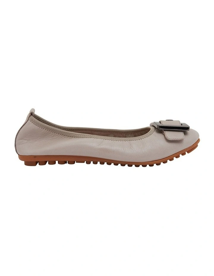 Pentagon Flat Shoes in Taupe Leather