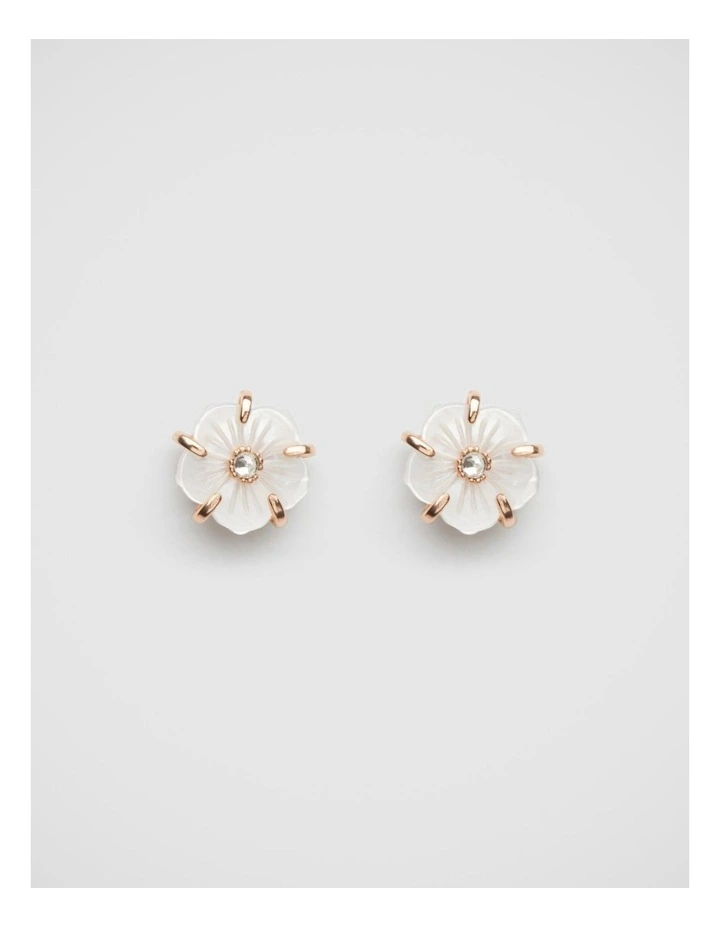 Heirloom Stud Earrings in Pearl