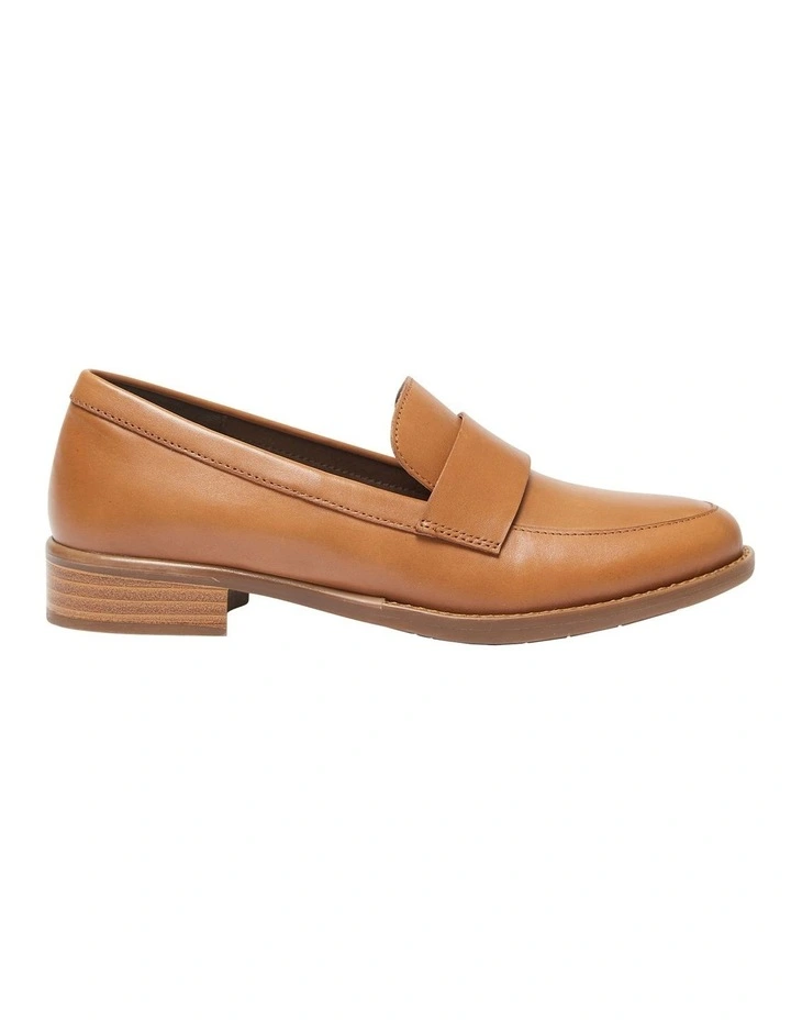 Infinity Flat Shoes in Tan Leather