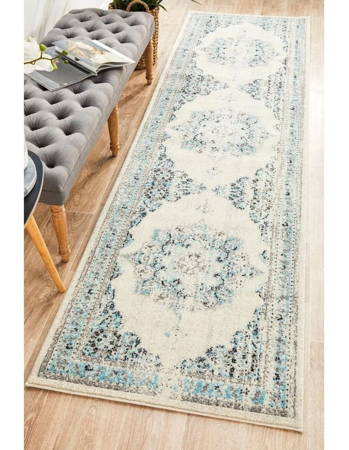 Century 922 Runner Rug in White