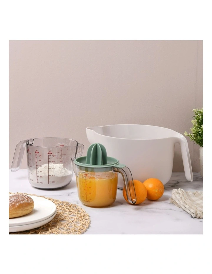 Modern Food Preparation Set with Mixing Bowl, 2 Measuring Cups and Juicer