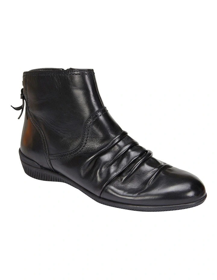 Waltz Black Glove Boot