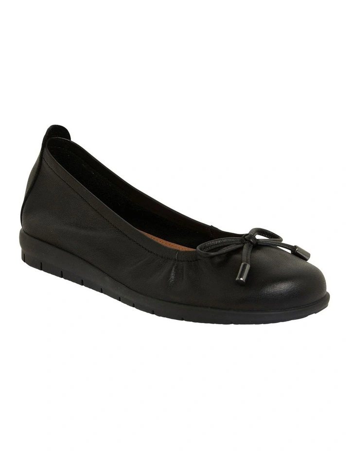 Leather Barton Flat Shoes in Black
