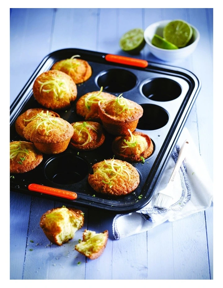 Bakeware 12 Cup Muffin Tray in Black