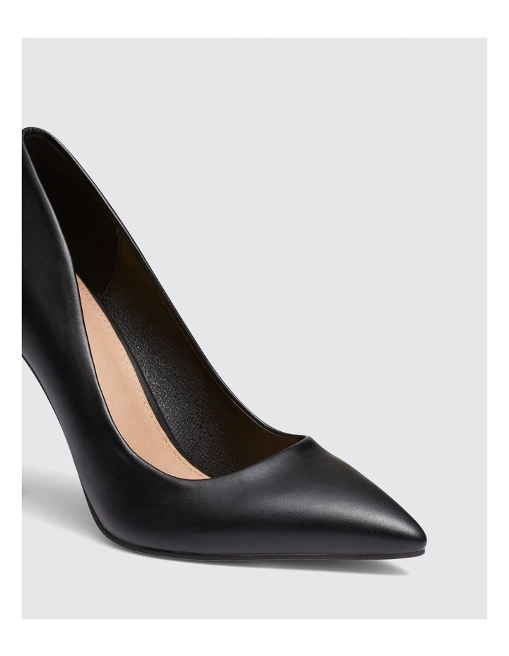 Indya Pumps in Black Smooth