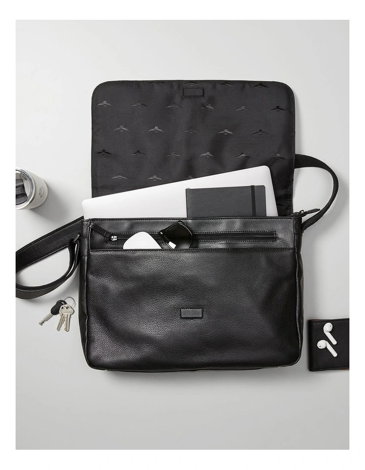 Montoro Leather Messenger Bag in Black