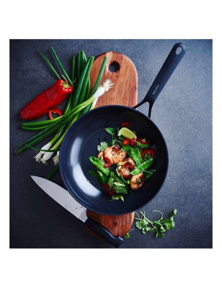 Smart Shape Open Wok 28cm/3.69L in Black