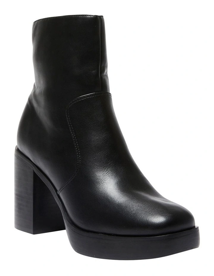 Tempo Boots in Black Smooth