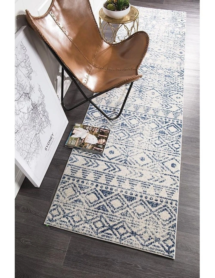 Oasis Ismail Rustic Runner Rug in White Blue