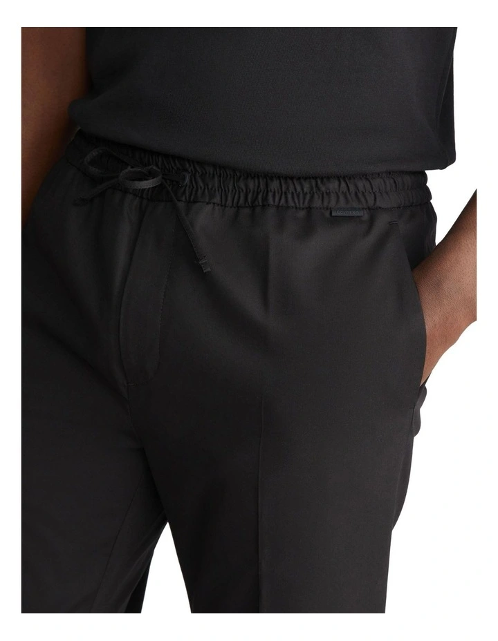 Minimal Twill Chino Pant in Black