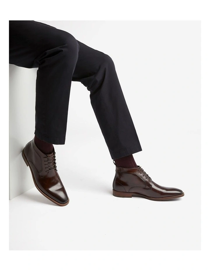 Mall Boots in Brown