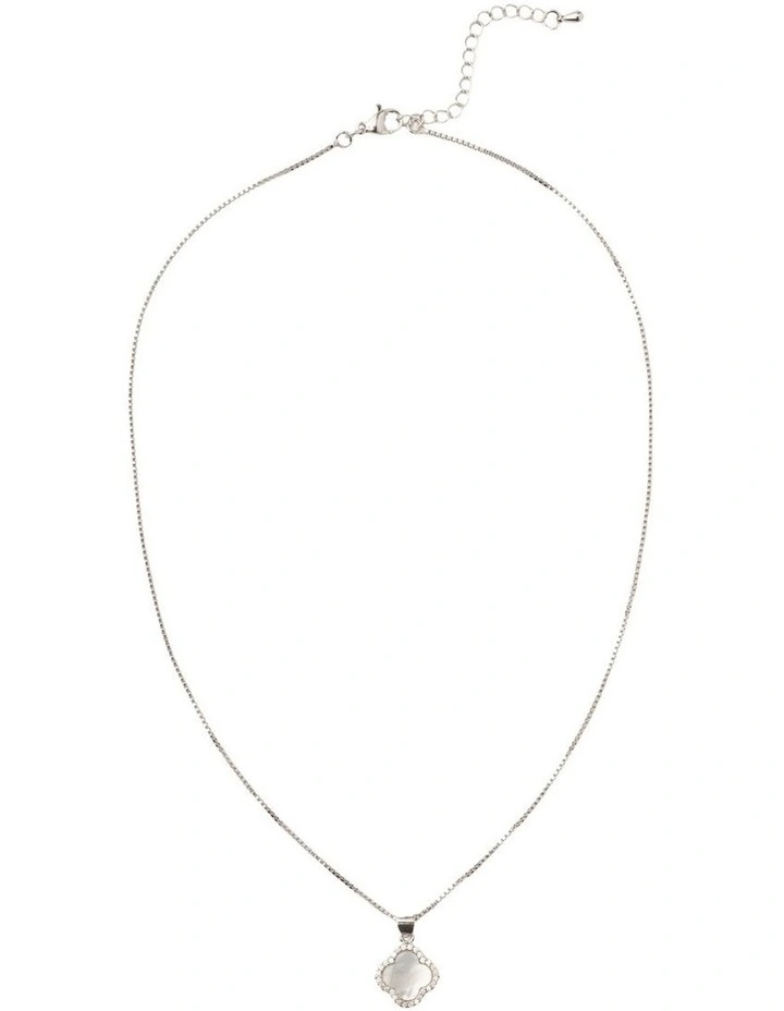 Mother of Pearl Clover Necklace in Silver