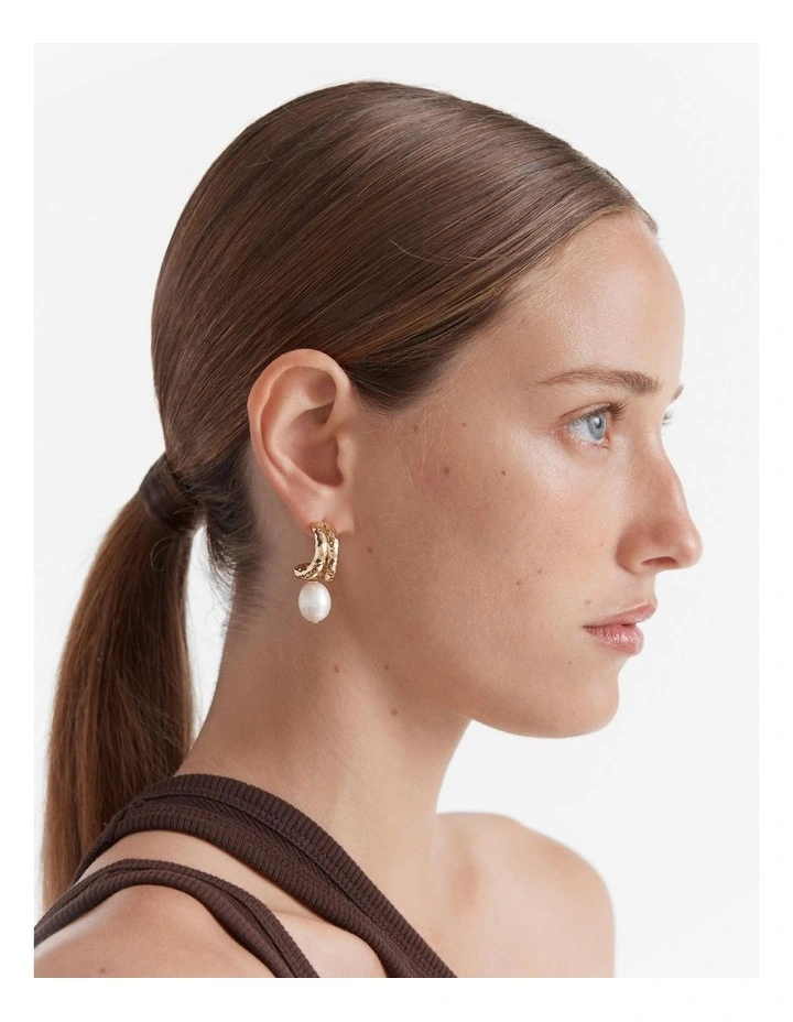 Reflective Pearl Hoop Earrings in Gold