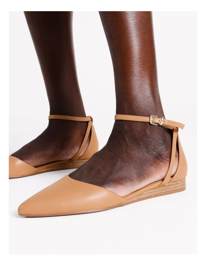 Kendall Flat Shoes in Tan