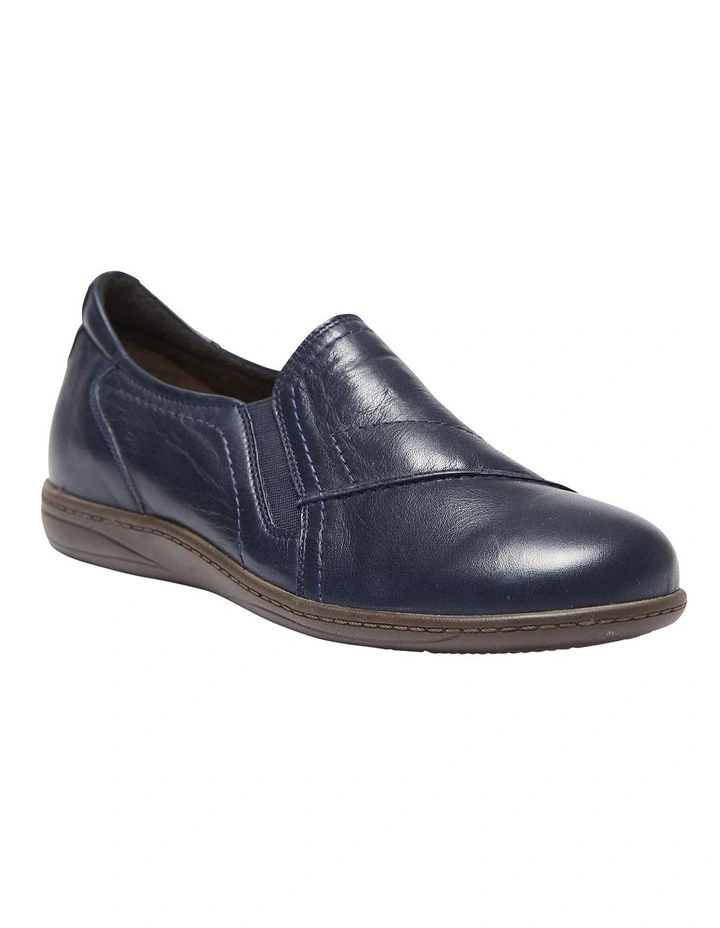 Latrobe Flat Shoes In Navy Glove