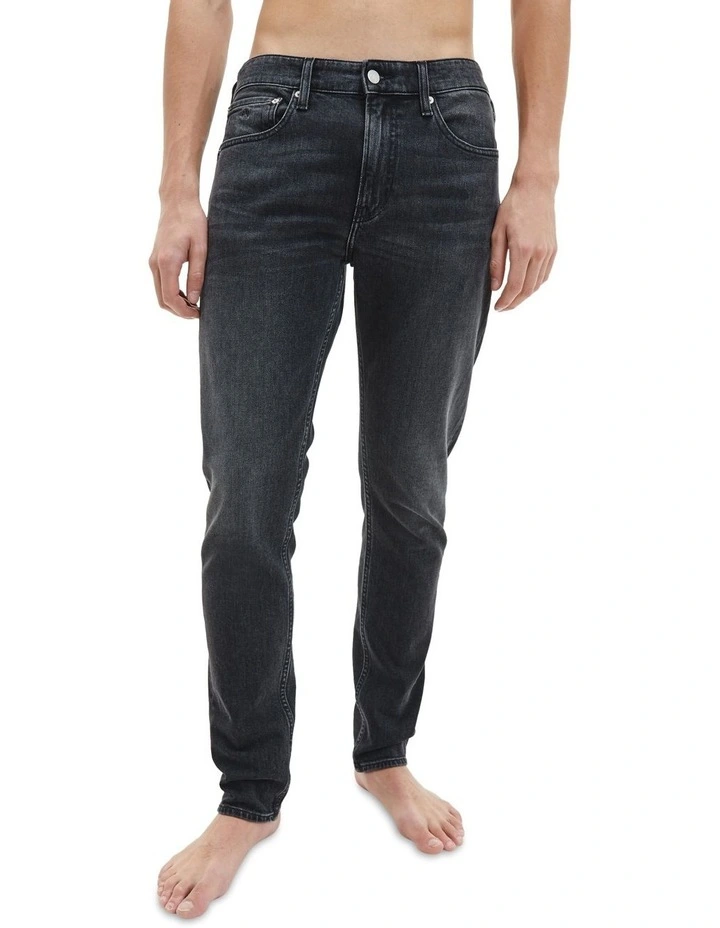Slim Tapered Jeans in Black
