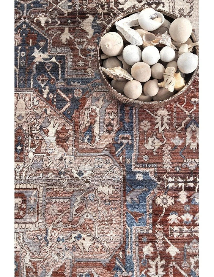 Heriz Hazelnut Rug in Red/Bue