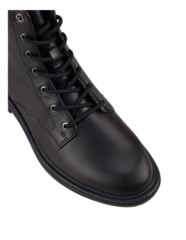 Alice Boot in Black