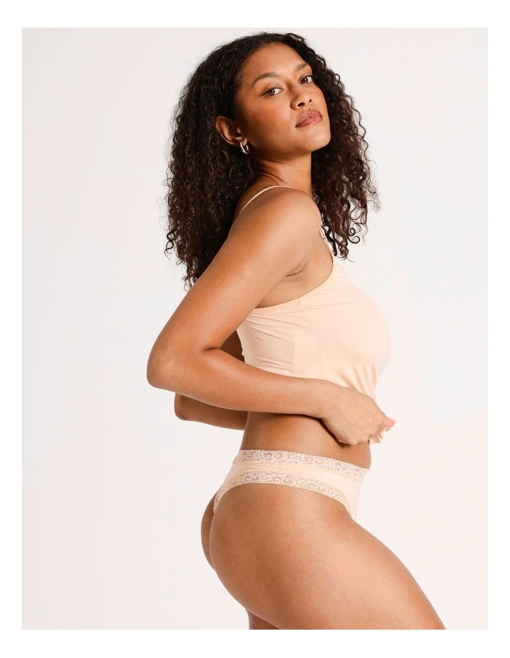 Smooth with Lace G-string in Beige