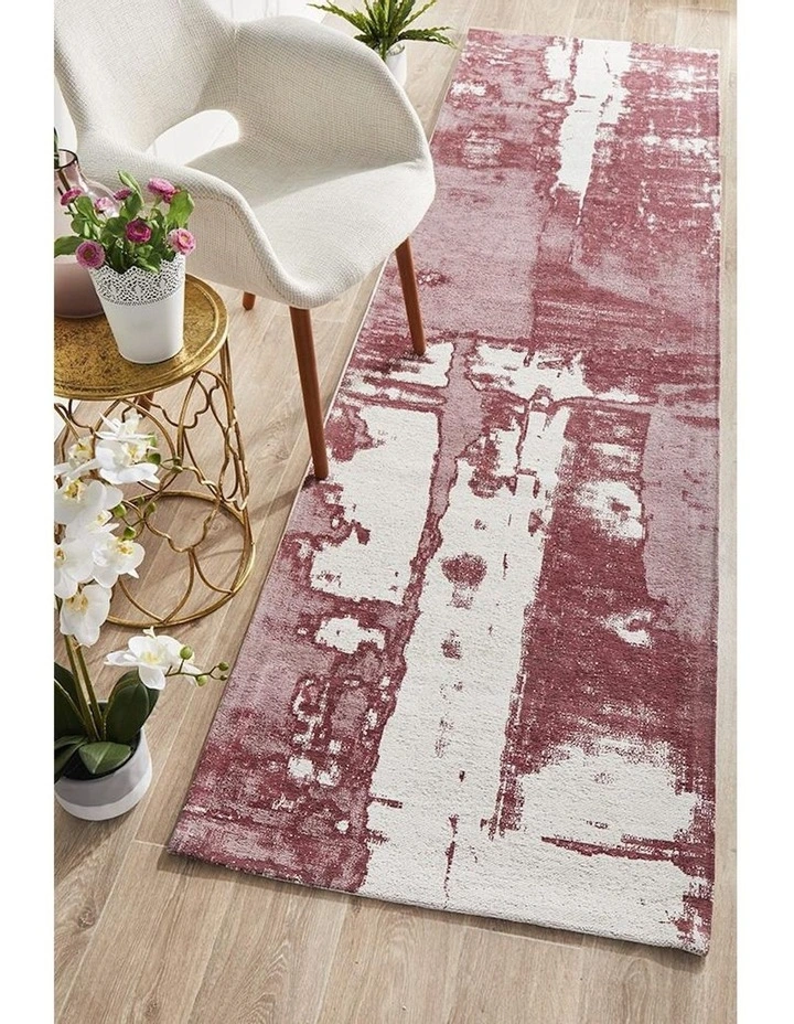 Magnolia Runner Rug in Rose