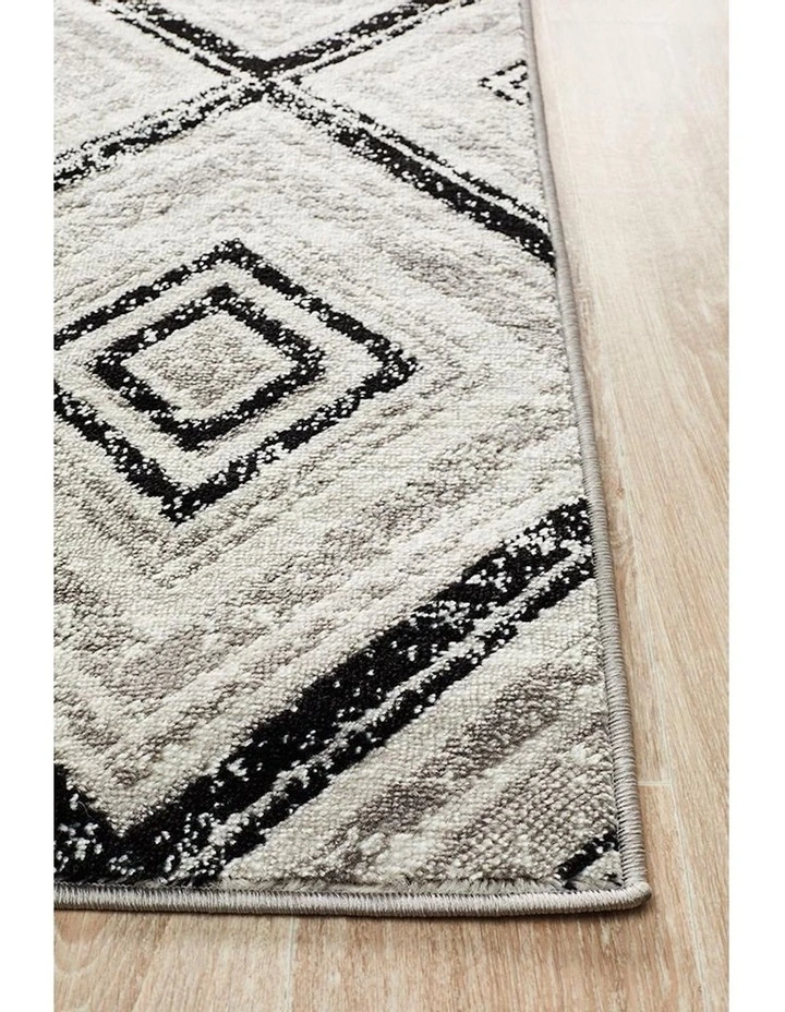 Sabrina Geo Diamonds Rug in Grey/Black
