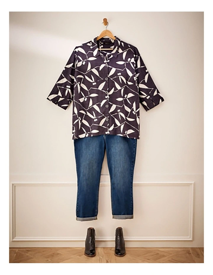 Organic Cotton Blend 3/4 Sleeve Hi Lo Hem Shirt in Charcoal/White Leaf Print