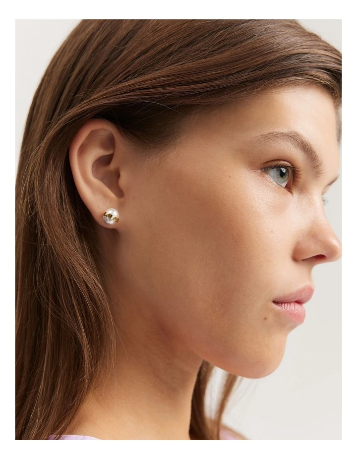 Pearl Stud in Gold