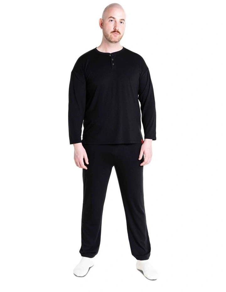 Long Sleeve T-shirt in Black