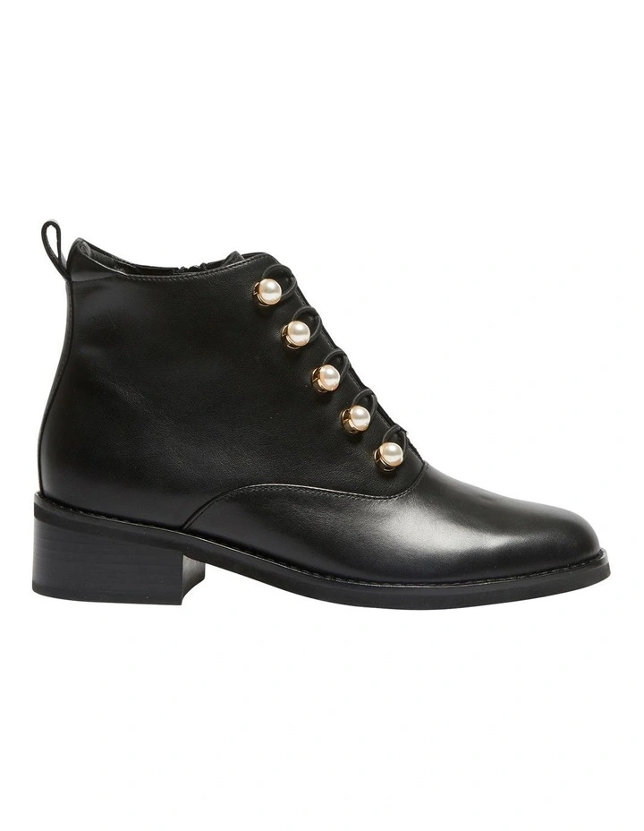 Royale Leather Boots in Black