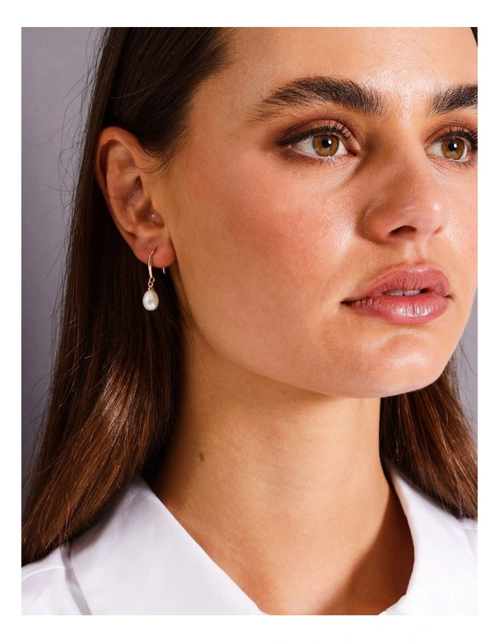 Freshwater Pearl Hook Drop Earring in Gold/Ivory