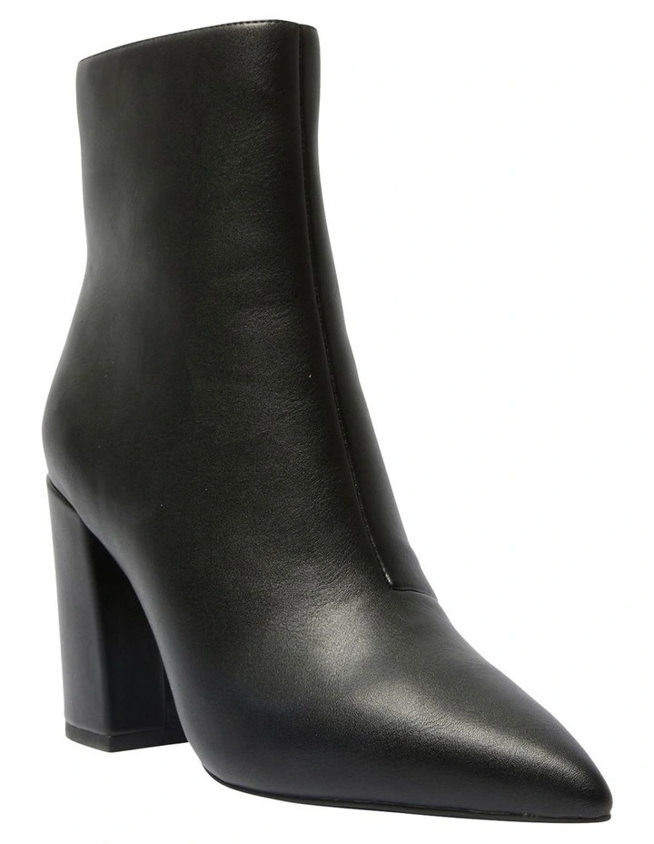Banks Boots in Black