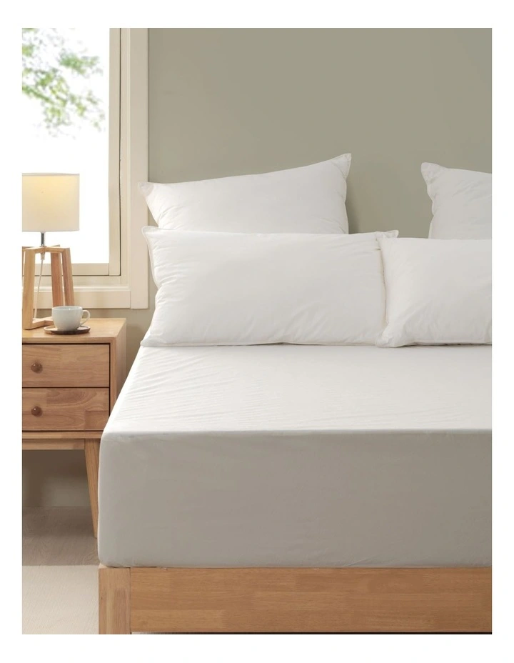 Stain Resistant Waterproof Mattress Protector in White