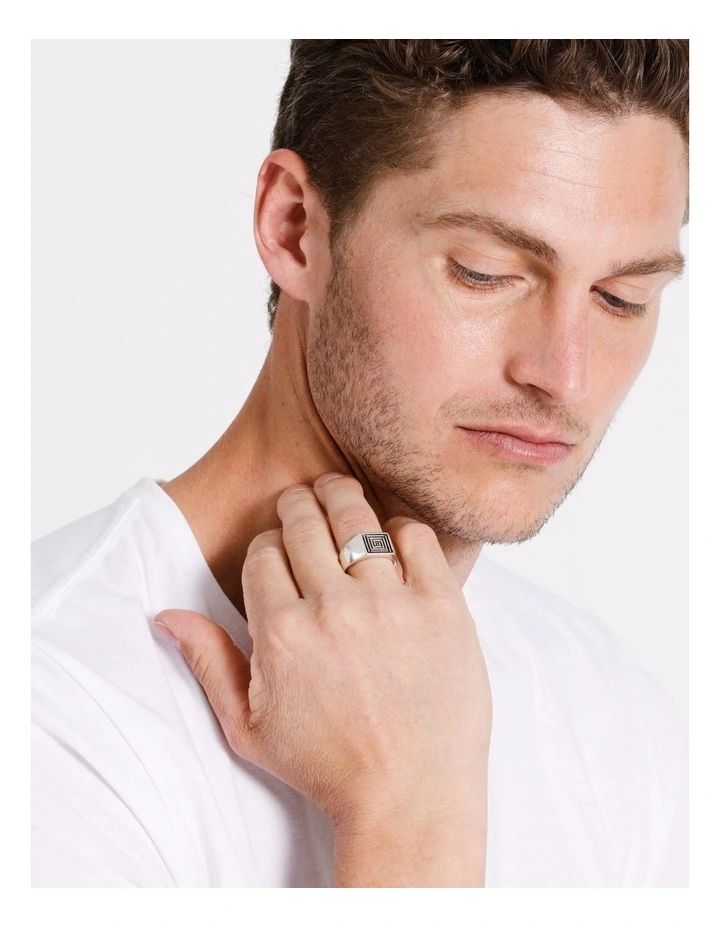 Motif Burnished Ring in Silver