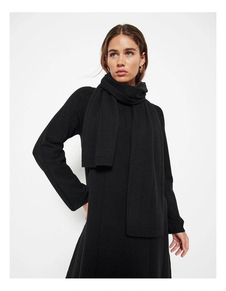 The Ribbed Scarf in Black