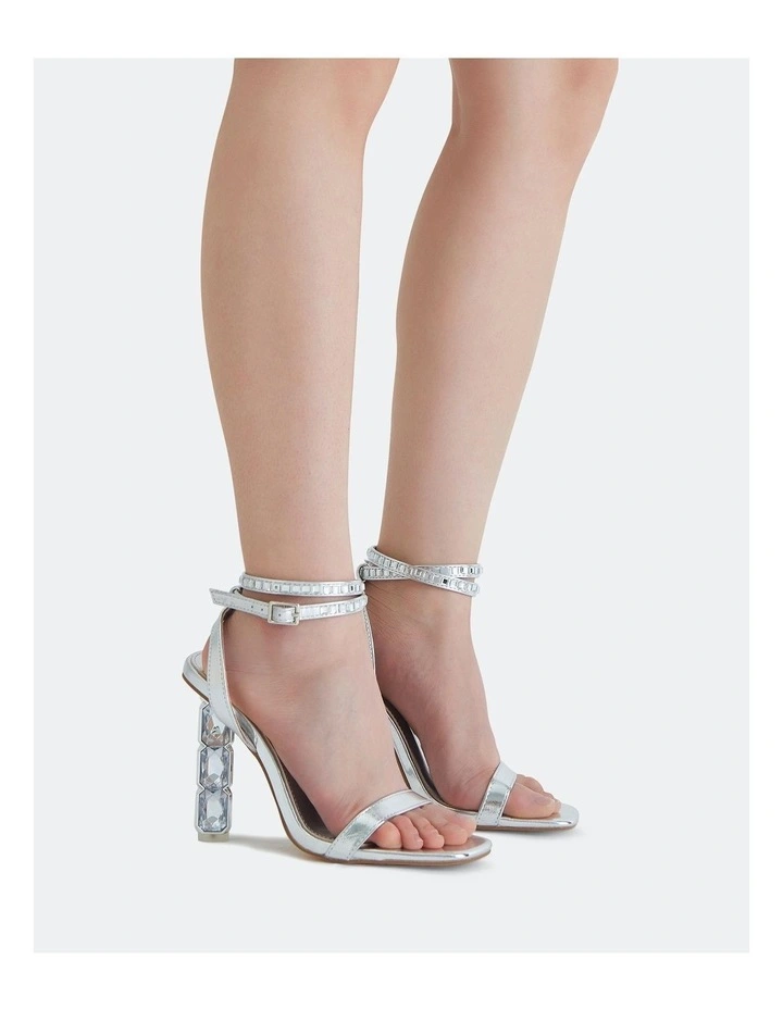Zeelia Heel in Silver