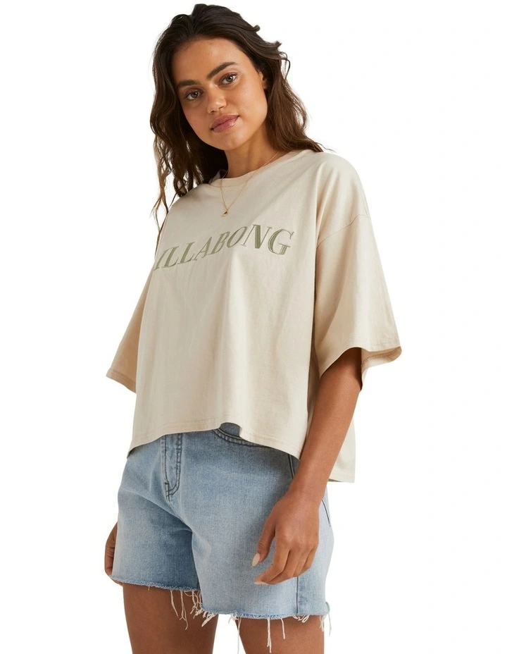 Baseline T-shirt in White Sand