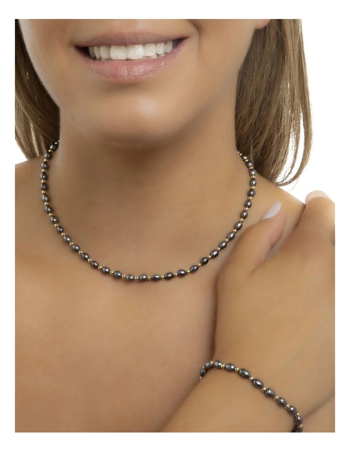 Iridescent Peacock Pearl Bracelet in Black