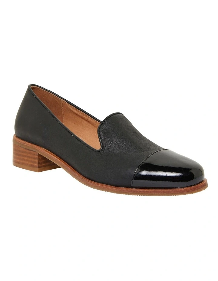 Sable Flat Shoes in Black Patent/Leather