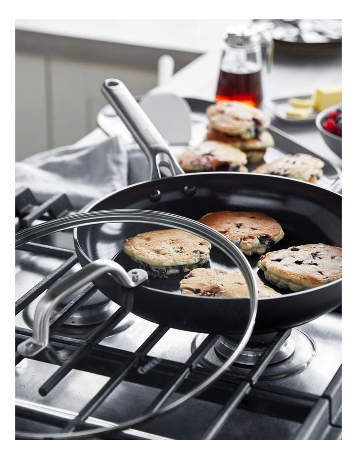 Omega Frypan With Lid 30cm in Black