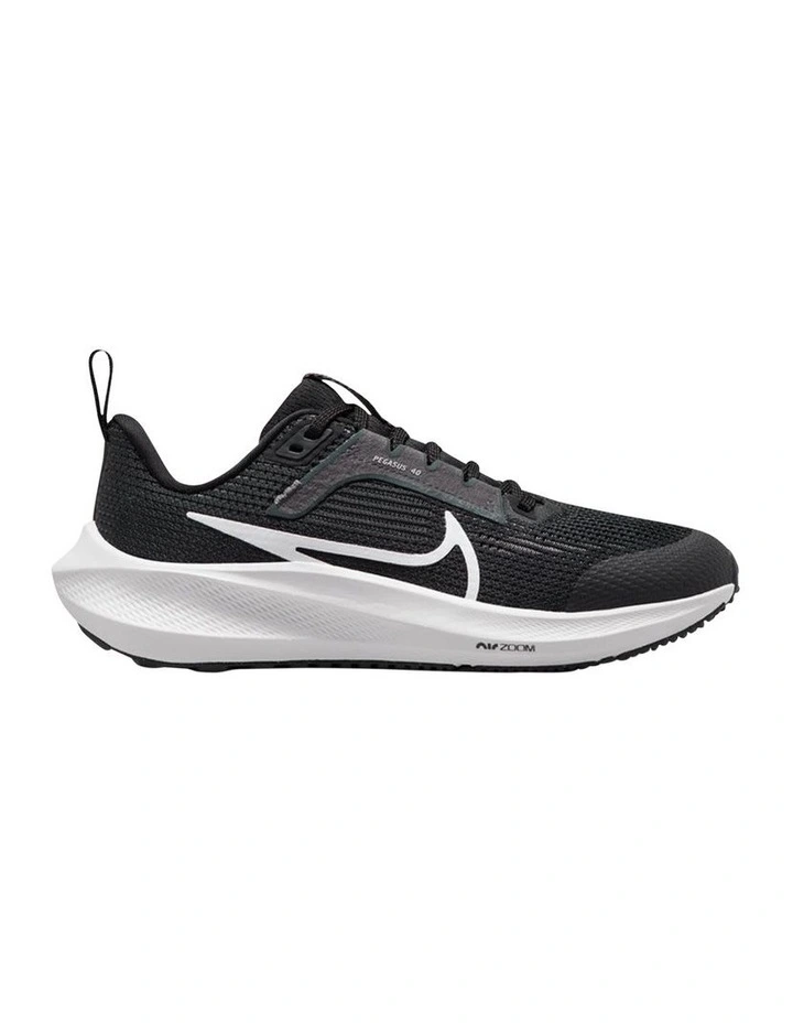 Air Zoom Pegasus 40 Grade School Sport in Black/White